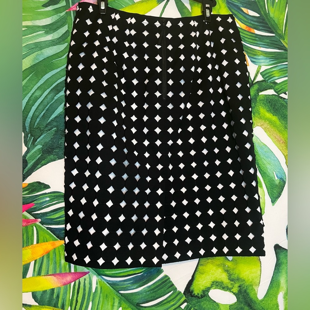 White House Black Market 10 Geometric Circle Pattern Office Work NYC City Skirt - Picture 2 of 7